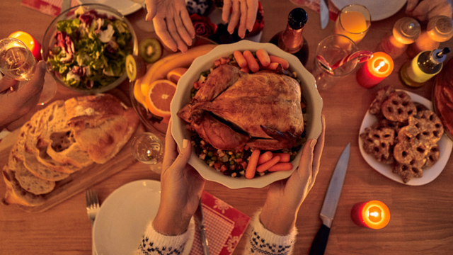 O segredo para sobreviver às festas sem detonar a saúde e o metabolismo: minha mãe aprendeu dicas que realmente funcionam com uma nutricionista