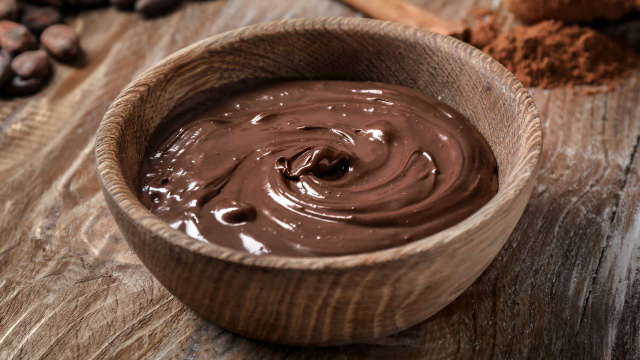 Um ovo de Páscoa com brigadeiro de café é de dar água na boca (Créditos: Shutterstock)