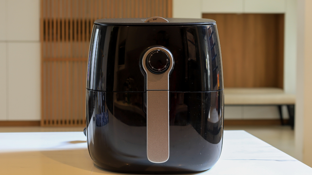 Airfryer gastando muita energia? Veja 5 erros comuns que fazem a conta de luz subir e como evitar