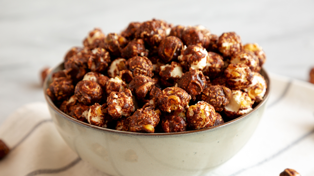 Descobri o segredo de um pipoqueiro gourmet e agora só faço pipoca doce assim, fica crocante, deliciosa, divina!
