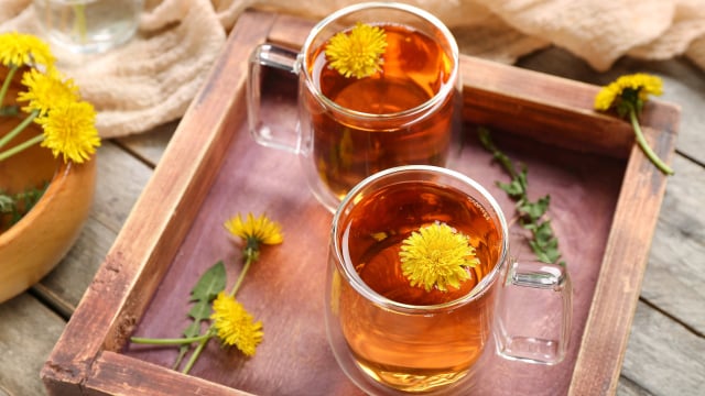 O chá dessa erva ajuda a limpar o fígado e reduz o inchaço: aprenda a fazer em casa