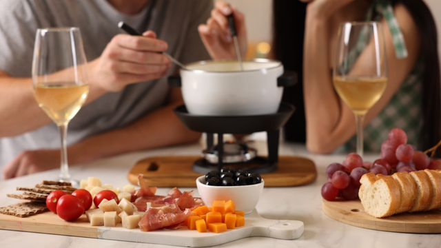 Fondue para o Dia dos Namorados: 7 receitas irresistíveis para uma noite especial a dois