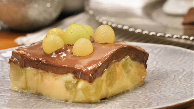 Corre que ainda dá tempo de fazer bombom de uva de travessa para a ceia de Natal com essa receita fácil