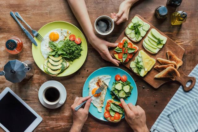 Sou nutricionista e garanto: "Se você tem vontade constante de comer doces ou alimentos ultraprocessados, experimente alimentos salgados no café da manhã"