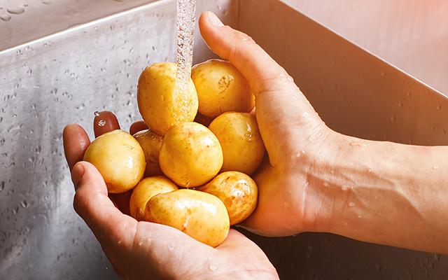O truque dos chefs para batatas crocantes por fora e macias por dentro: é um passo bem simples que muda tudo!