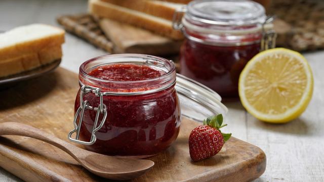 Por que adicionar suco de limão às suas geleias caseiras?