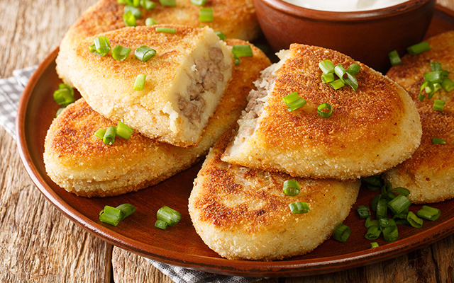 Suculentos bolinhos de carne e batata para dar adeus às tortas salgadas, nunca me canso deles!