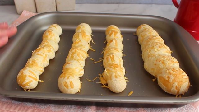 Biscoitos dourados, prontos para serem compartilhados em um momento especial de pausa e sabor. (Foto: Shutterstock)