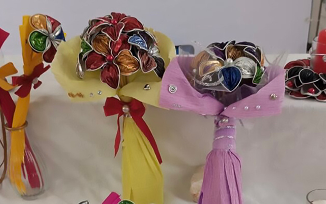 Sandra toma 120 cafés por mês e transforma as cápsulas usadas em algo incrível