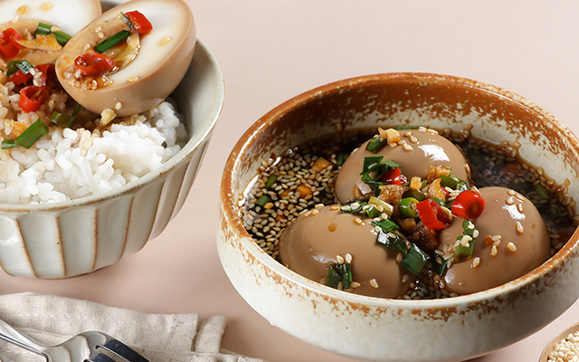 Ovos viciantes: agora só quero comer esse ovo coreano marinado todos os dias, com arroz fica perfeito!