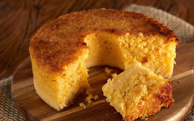 Não precisa de farinha, nem de fermento, para preparar esse bolo fofinho: apenas 3 ingredientes!