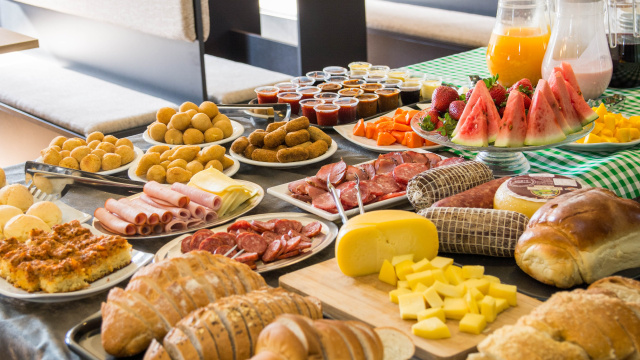 Pouca gente sabe: esse alimento é famoso no café da manhã, mas deve ser evitado por seu efeito inflamatório, segundo especialista de Harvard