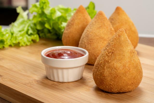 Coxinhas combinam com qualquer ocasião. (créditos: Shutterstock)