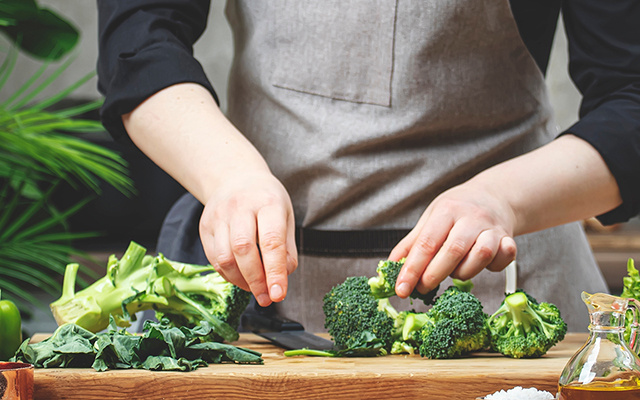Nunca mais joguei fora os talos de brócolis depois que eu aprendi a fazer desse jeito, todo mundo ama!