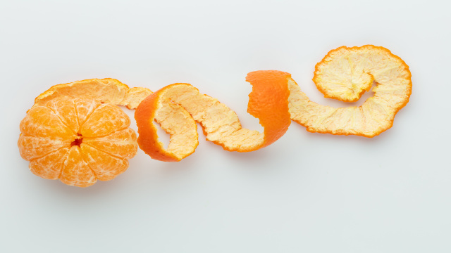 Misture casca de tangerina e álcool: 4 usos caseiros surpreendentes para limpar, perfumar e economizar