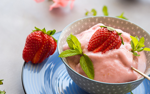 Chega de abrir mão da sobremesa: descubra o sorvete saudável com menos de 350 calorias que você pode comer à vontade todos os dias