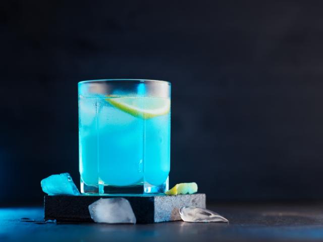 Lagoa azul é uma bebida que encanta pelo visual e sabor. (créditos: Shutterstock) 