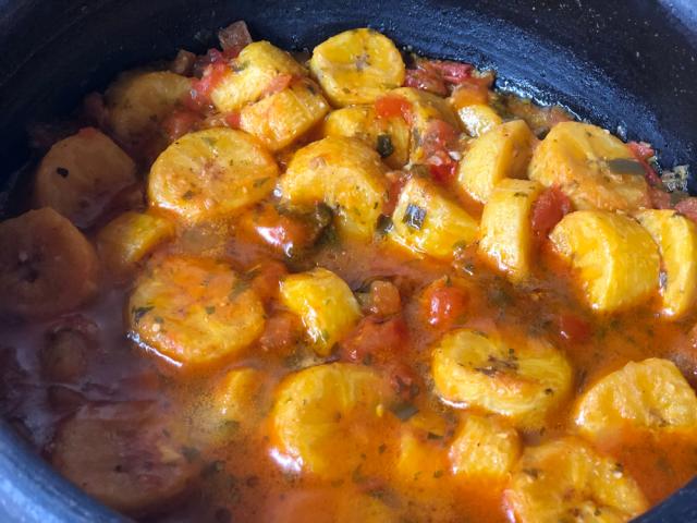 Moqueca de banana-da-terra, opção vegetariana para o Dia dos Pais (Créditos: Shutterstock)