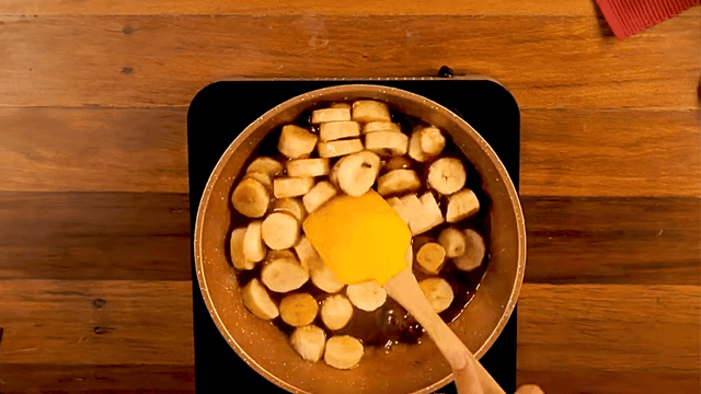 Receita tradicional perfeita para aproveitar frutas maduras sem desperdício. (Foto: TudoGostoso)