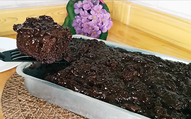 Bolo crocante é a receita viral do momento, mas o segredo para ficar perfeito está nesse detalhe que poucos sabem