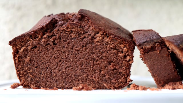 O bolo de chocolate sem farinha e sem açúcar que prova que dá para comer um docinho maravilhoso sem enfiar o pé na jaca