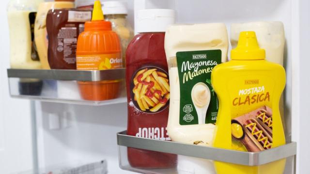 Mel, ketchup e shoyu devem ir para geladeira depois de abertos? Descubra onde guardar cada coisa!
