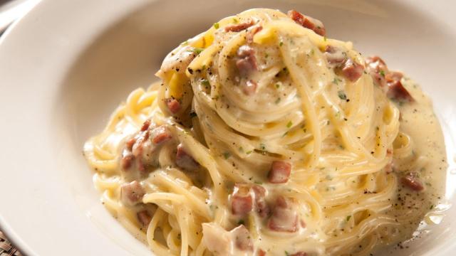 Sem creme de leite e sem manteiga: vou te ensinar como fazer um carbonara de verdade, como as vovós italianas!