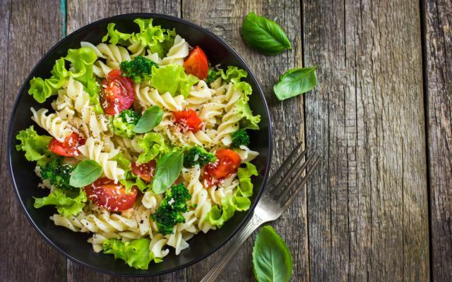 Salada de macarrão com atum (Créditos: TudoGostoso)