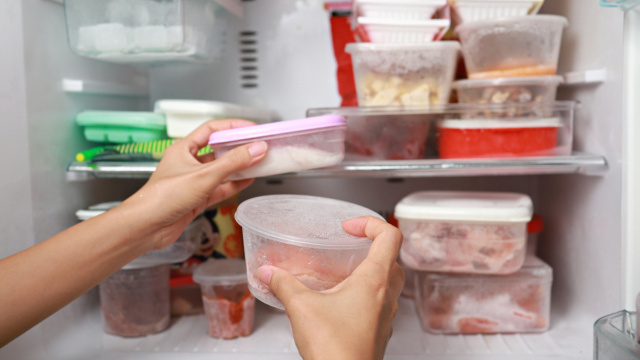 O guia definitivo sobre o que pode (e o que não pode) ser armazenado no freezer