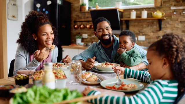 Organize um almoço completo para o Dia das Mães (sem estresse!): entrada simples, prato principal fácil e sobremesa rápida