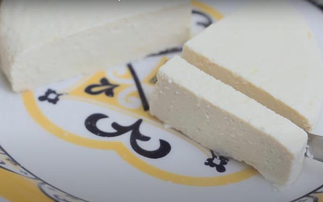 Aprenda como fazer tofu caseiro: receita fácil do queijo de soja leva 3 ingredientes