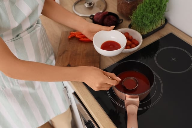 Nem açúcar, nem cenoura, nem beterraba: como tirar a acidez do molho de tomate com duas coisas muito simples que poucos sabem, segundo essa chef de cozinha