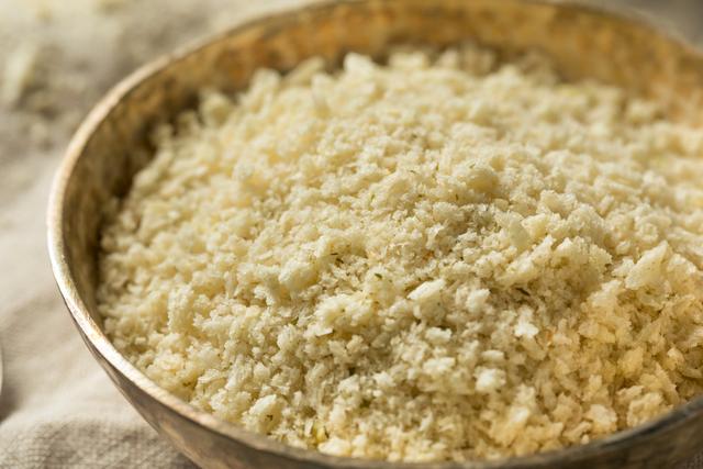 Qual a diferença entre farinha de rosca e farinha panko? Aprenda quando usar cada uma e receitas deliciosas!