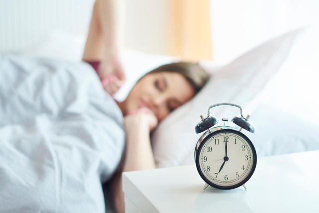 O que significa quando uma pessoa acorda 5 minutos antes do despertador tocar?