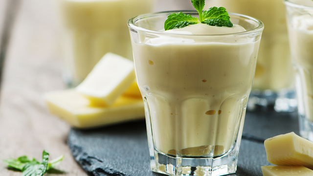 Sobremesa econômica para o dia dos pais: saiba como fazer mousse de chocolate branco para o almoço de domingo