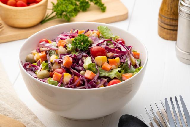 Dê mais sabor no vinagre com o repolho roxo. (Créditos: Shutterstock)