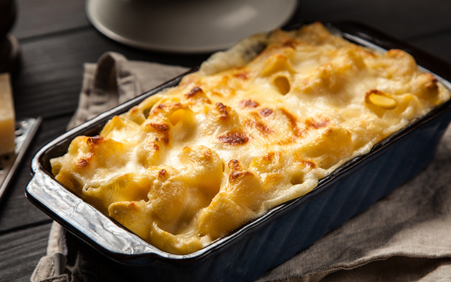 Já pré-aquece o forno: esse macarrão de travessa gratinado vai conquistar a família inteira no almoço de domingo