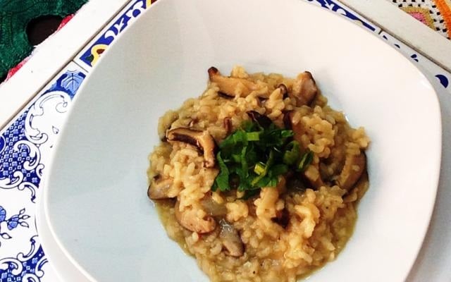 O risoto de shitake tem uma das combinações de sabor e textura mais irresistíveis (Créditos: TudoGostoso/Juliana de Oliveira)