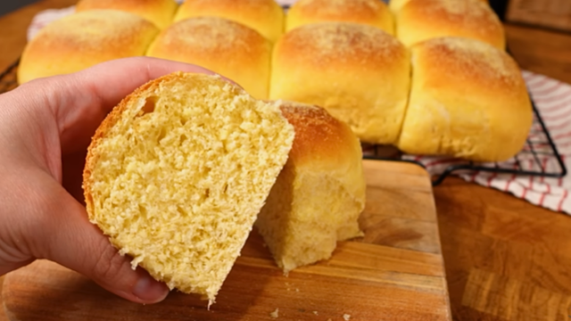 Adeus café da manhã sem graça: esse pão milho fofinho de liquidificador é delicioso, todo mundo vai amar