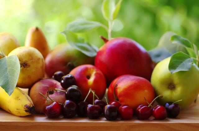 Como reduzir o ácido úrico alto naturalmente: aqui estão 5 frutas que você deve colocar no cardápio!