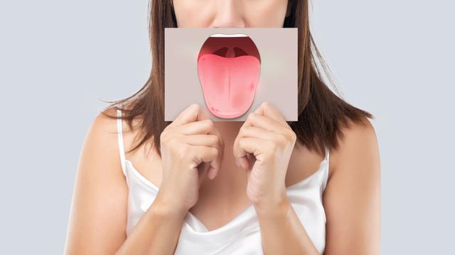 A sua língua é maior do que você imagina e é vital que você faça isso ao escovar os dentes