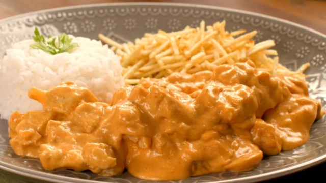 Aprendi no TudoGostoso o melhor strogonoff de frango: receita fácil, cremosa e que nunca falha