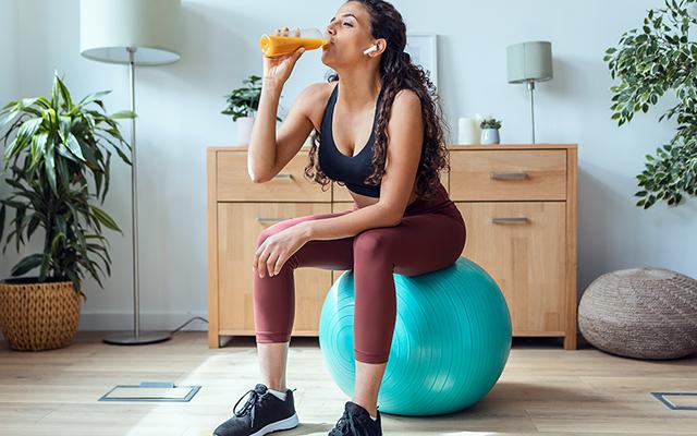 Adeus inchaço no verão: 3 sucos deliciosos e hidratantes para diminuir a retenção de líquido no calor