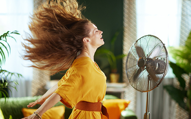 O truque simples de um arquiteto para o ventilador refrescar como um ar-condicionado