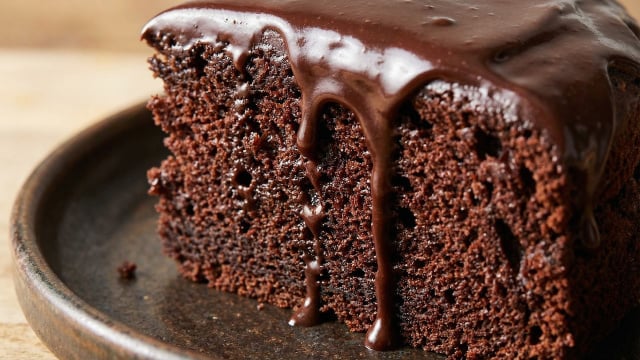 Eu não tinha ovo em casa e acabei descobrindo esse bolo de chocolate delicioso (receita fácil!)