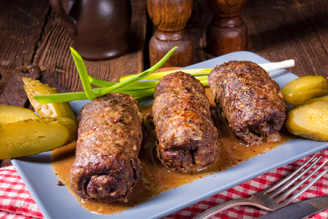 Quer preparar o almoço de Dia dos Pais, mas não sabe cozinhar? Esse rocambole de carne moída é fácil de fazer e fica uma delícia
