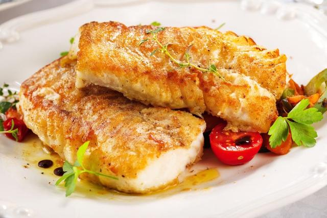 Tilápia é uma ótima opção para comer no almoço ou no jantar! (Créditos: Shutterstock)