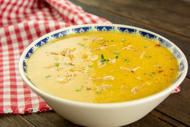 Sopa cremosa de mandioquinha com frango desfiado: minha receita favorita para as noites frias de inverno