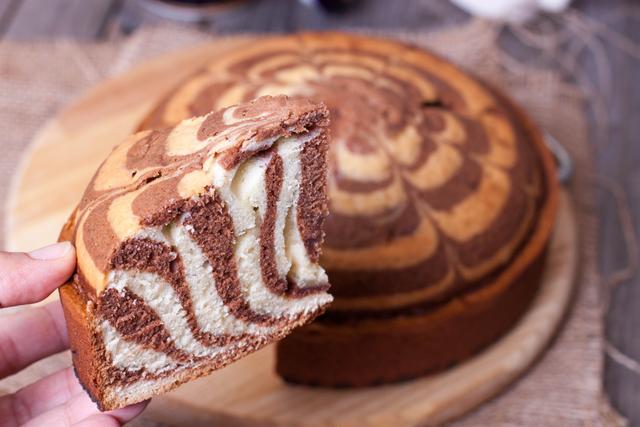 Como fazer bolo mesclado de liquidificador: siga esses passos de confeiteira e ficará perfeito