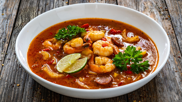 Como fazer caldo de camarão caseiro com uma receita simples, rápida e fácil?